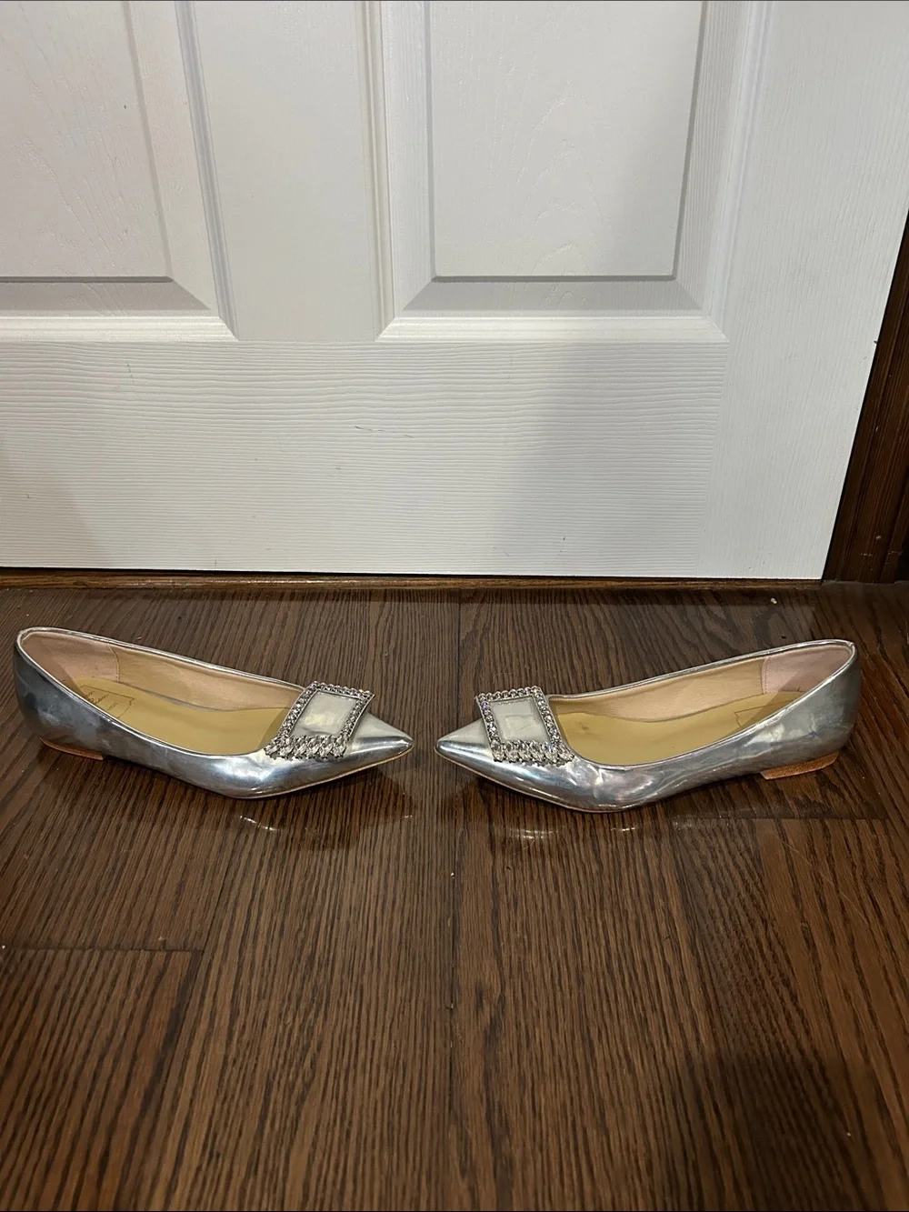Rodger Vivian Silver Pointed Toe Flats with Crystal Buckle Sz 38 US 7.5-8